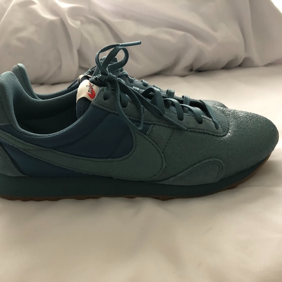 Nike trainers - Picture 3 of 4